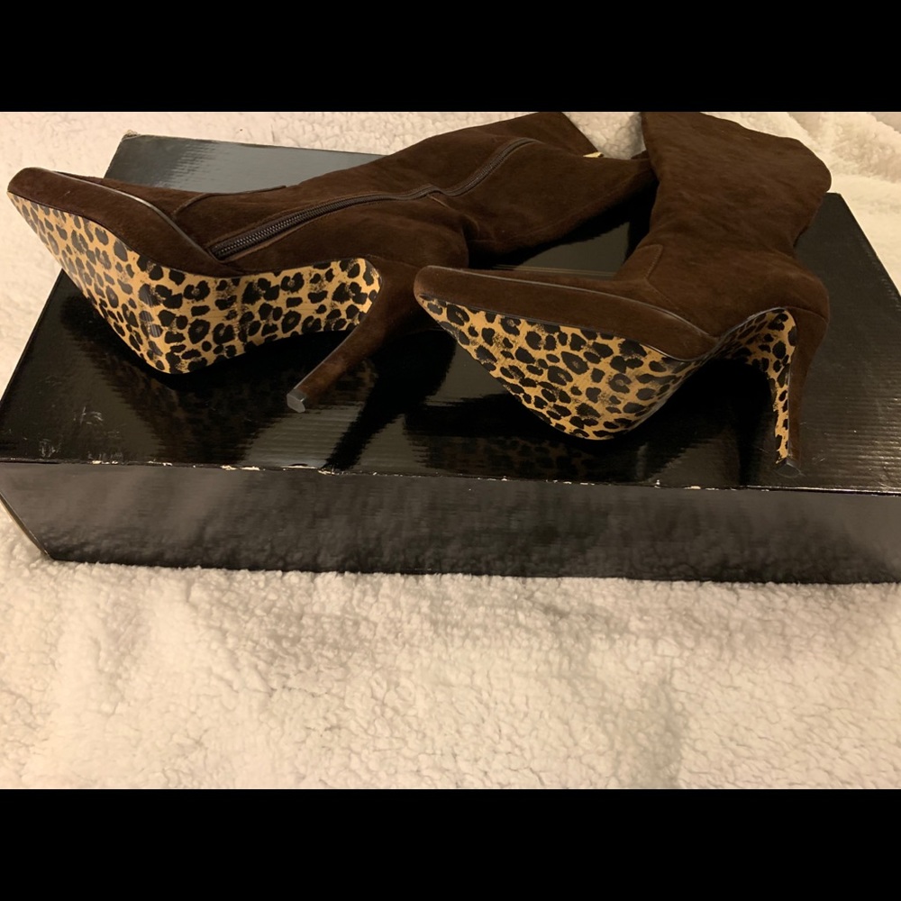 Colín Stuart Suede Brown Boots